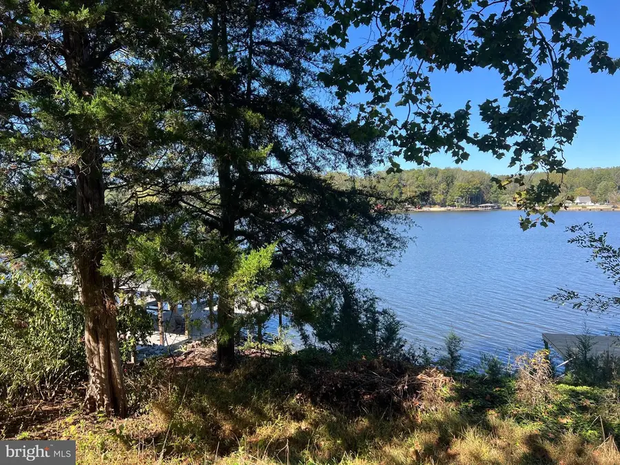 1134 S Lakeshore Dr, Louisa, VA 23093 - Image #2