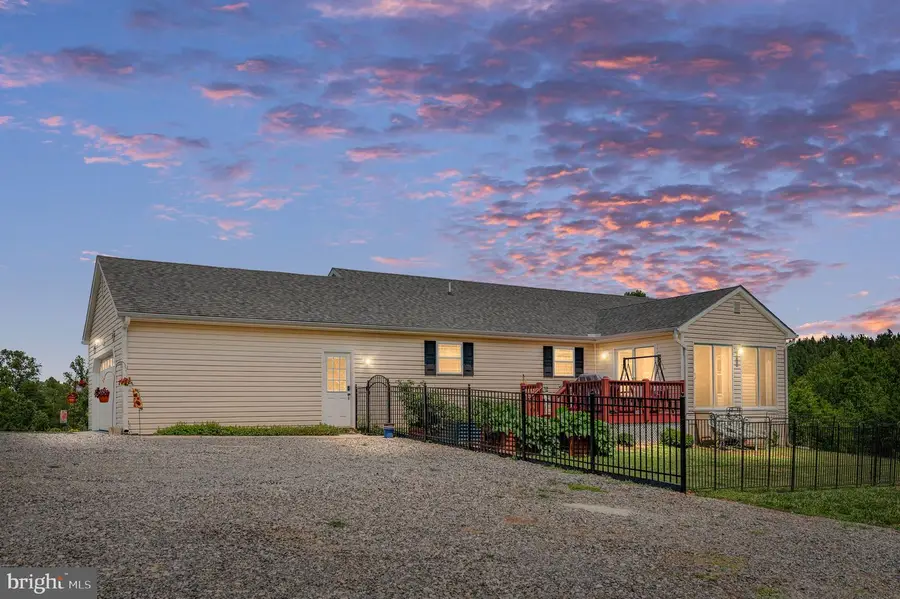 160 Lancaster Ct, Louisa, VA 23093 - #3