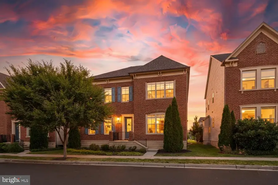 20624 Holyoke Dr, Ashburn, VA 20147 - #2