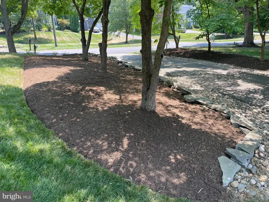 531 S Nursery Ave, Purcellville, VA 20132 - #2