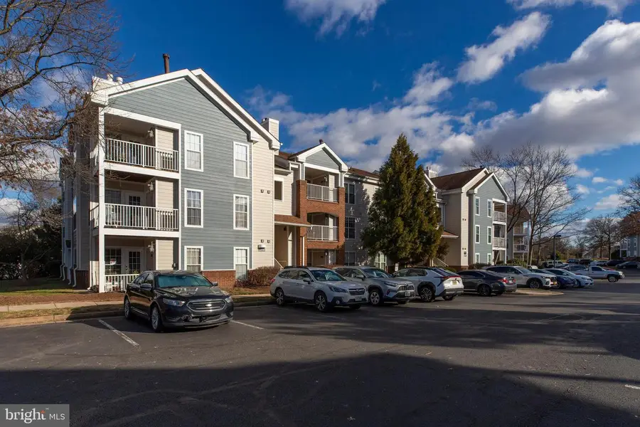 20950 Timber Ridge Ter #202, Ashburn, VA 20147 - Image #2