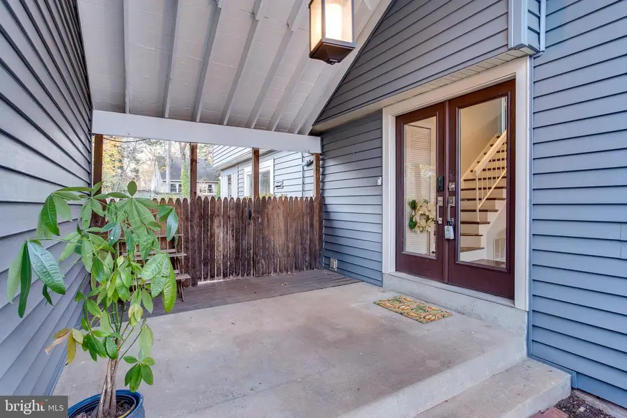 126 Hillsdale Dr, Sterling, VA 20164 - Image #2