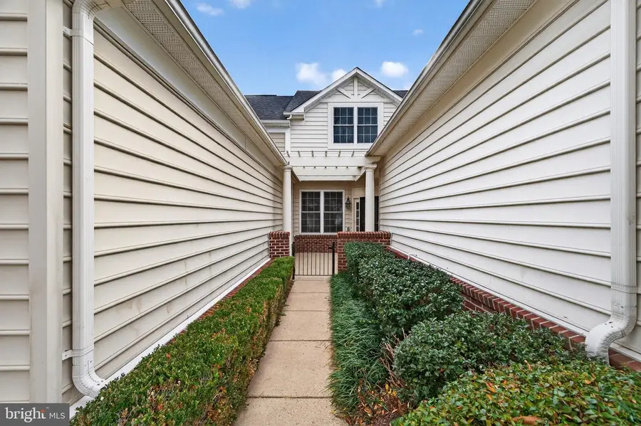44385 Maltese Falcon Sq, Ashburn, VA 20147 - Image #3