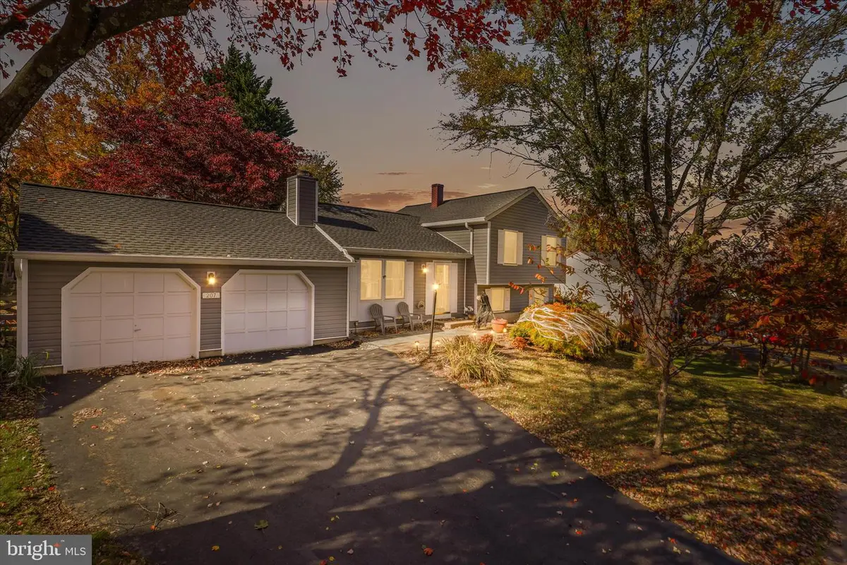 207 N Laura Anne Dr, Sterling, VA 20164 - Image #1