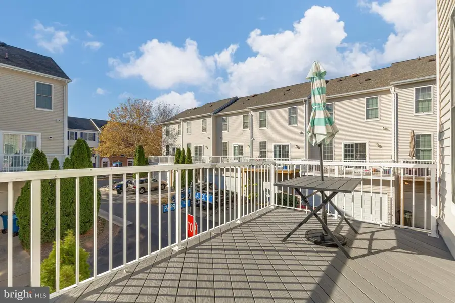 42791 Flannigan Ter, Chantilly, VA 20152 - Image #2