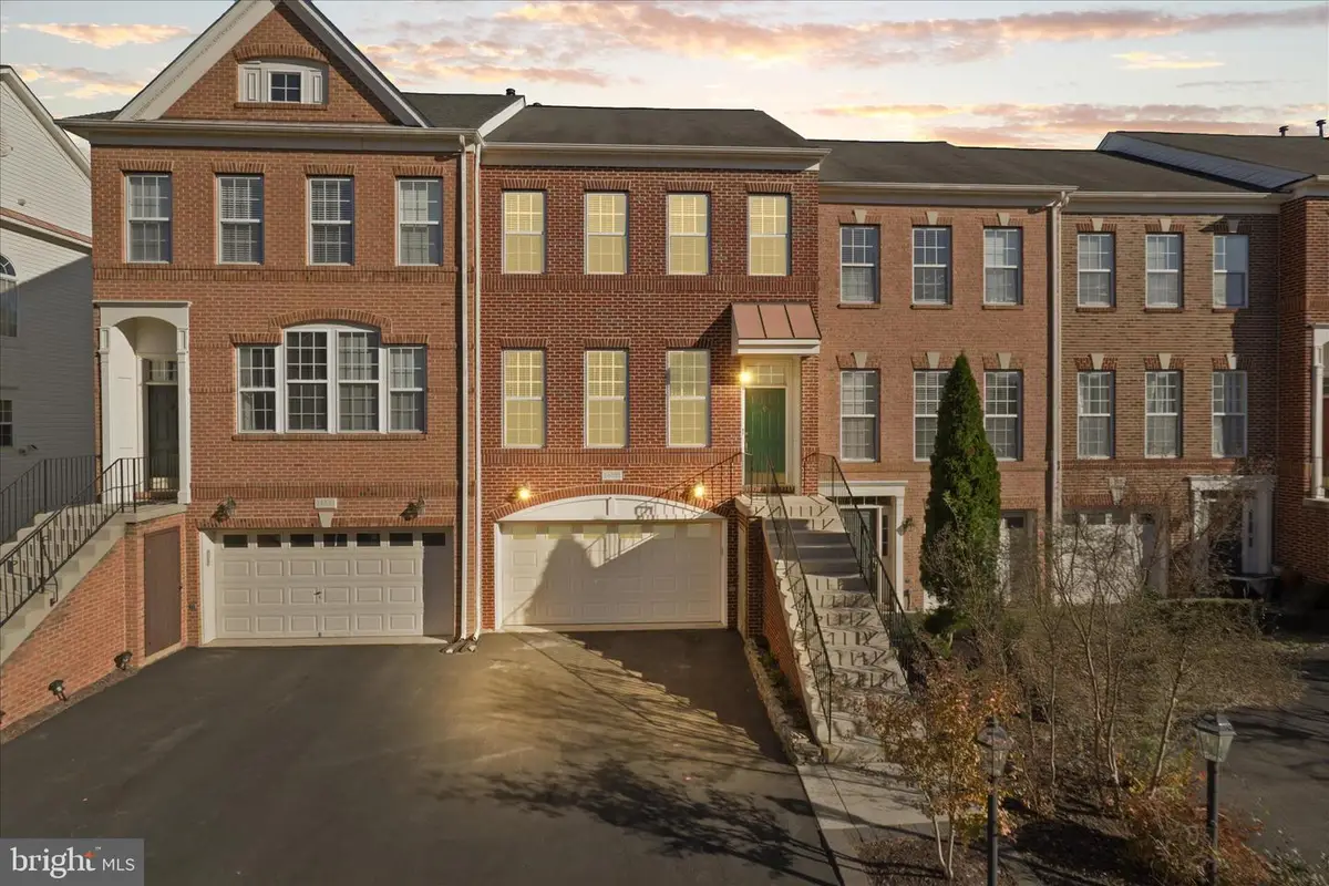 24686 Nettle Mill Sq, Aldie, VA 20105 - Image #1