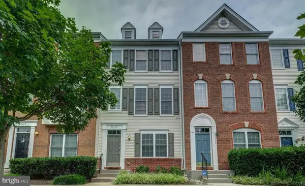25167 Femoyer Ter, CHANTILLY, VA 20152