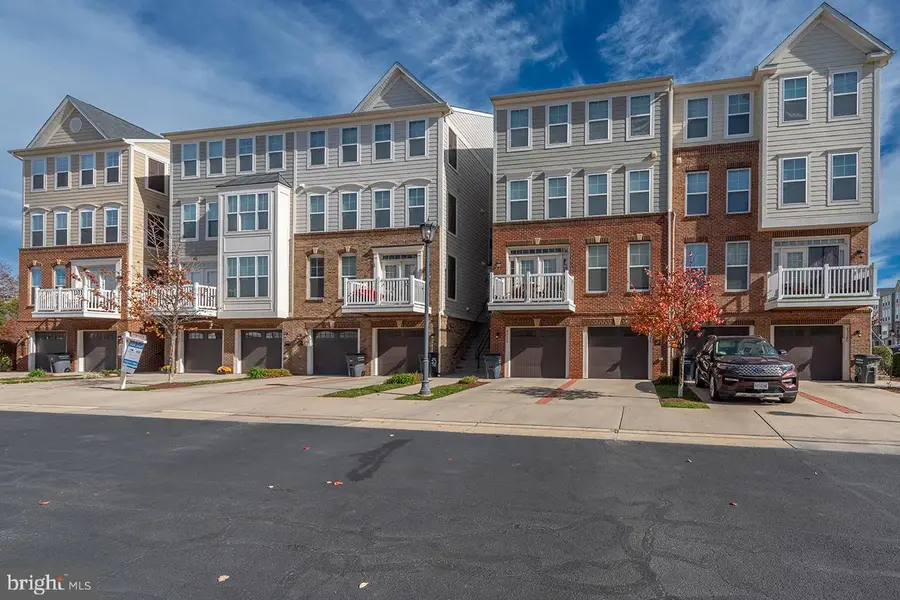 43376 Town Gate Sq, Chantilly, VA 20152 - Image #2