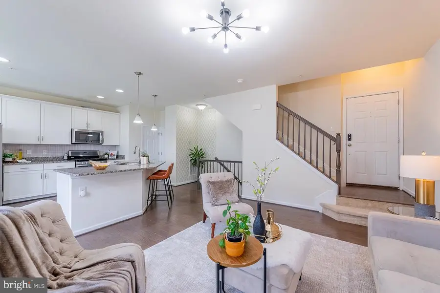 43376 Town Gate Sq, Chantilly, VA 20152 - Image #3