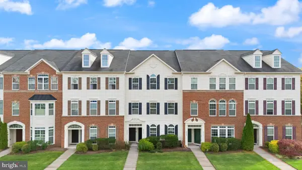 24682 Hutchinson Farm Dr, STERLING, VA 20166