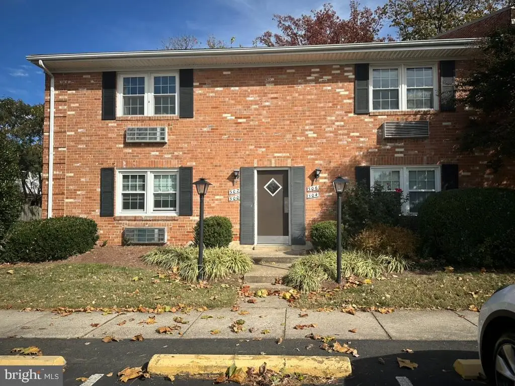 306 E Furman Dr, Sterling, VA 20164 - Image #1