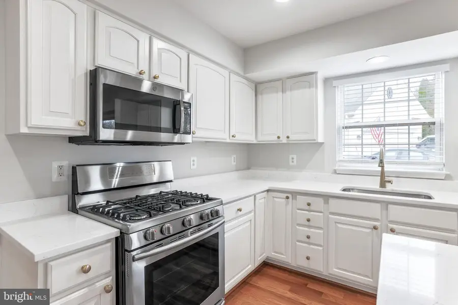 43160 Binkley Cir, Leesburg, VA 20176 - Image #2