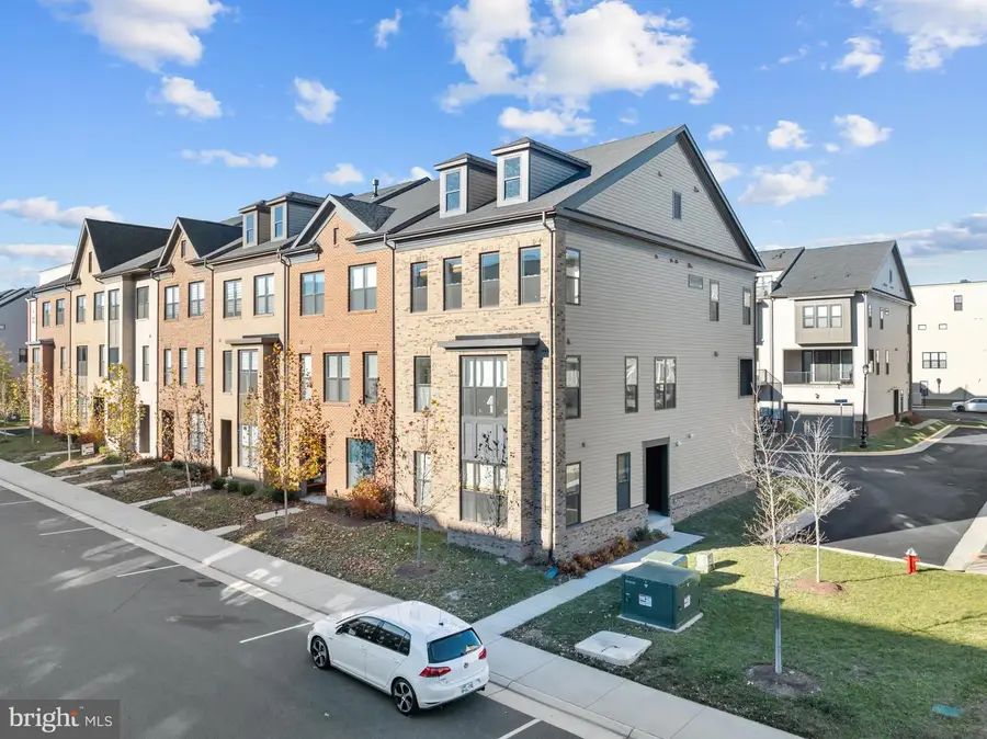 22962 Sullivans Cove Sq, Brambleton, VA 20148 - Image #2