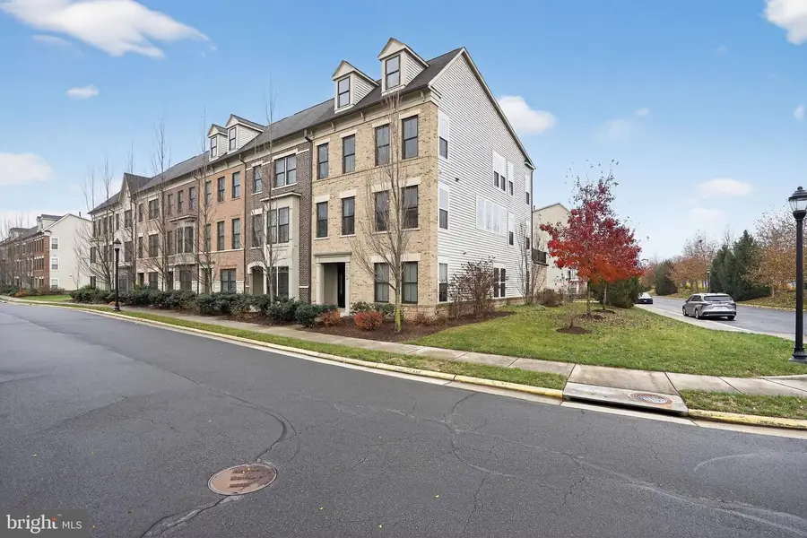 42239 Riggins Ridge Ter, Brambleton, VA 20148 - Image #2