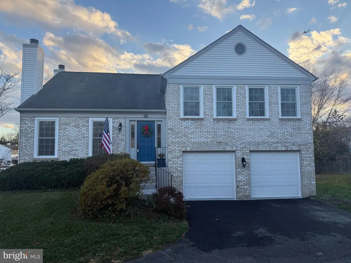 48 Mcpherson Cir, Sterling, VA 20165 - Image #1