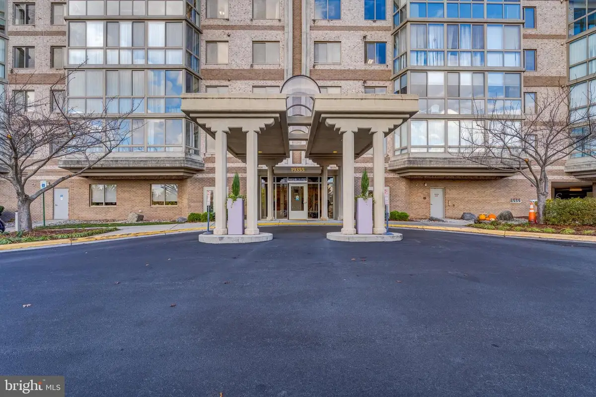 19355 Cypress Ridge Ter #1006, Leesburg, VA 20176 - Image #1