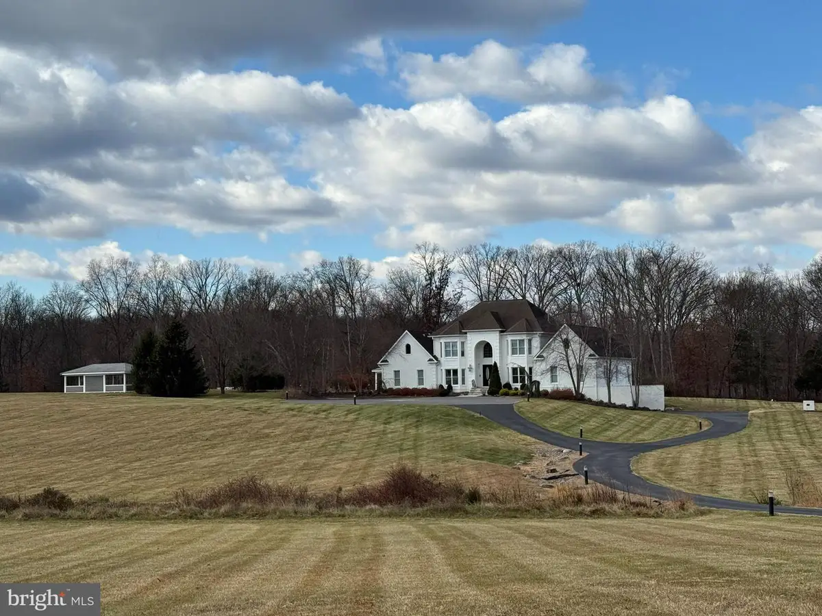 22101 Evergreen Mills Rd, Leesburg, VA 20175 - Image #1