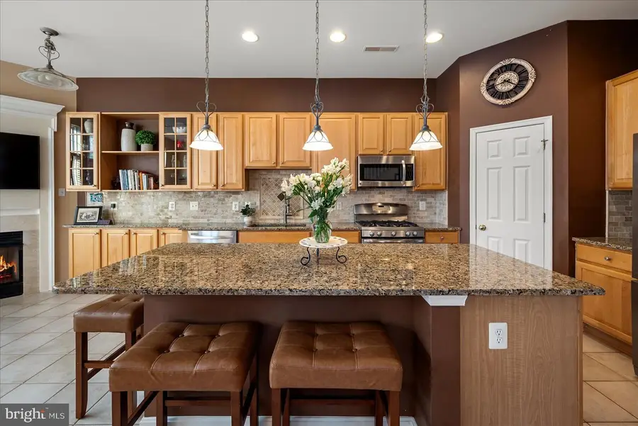 25542 Donegal Dr, Chantilly, VA 20152 - Image #2