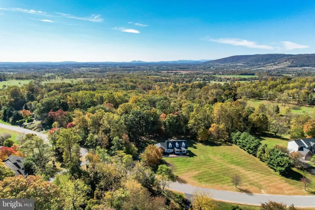 18180 Turnberry Dr, Round Hill, VA 20141 - Image #1