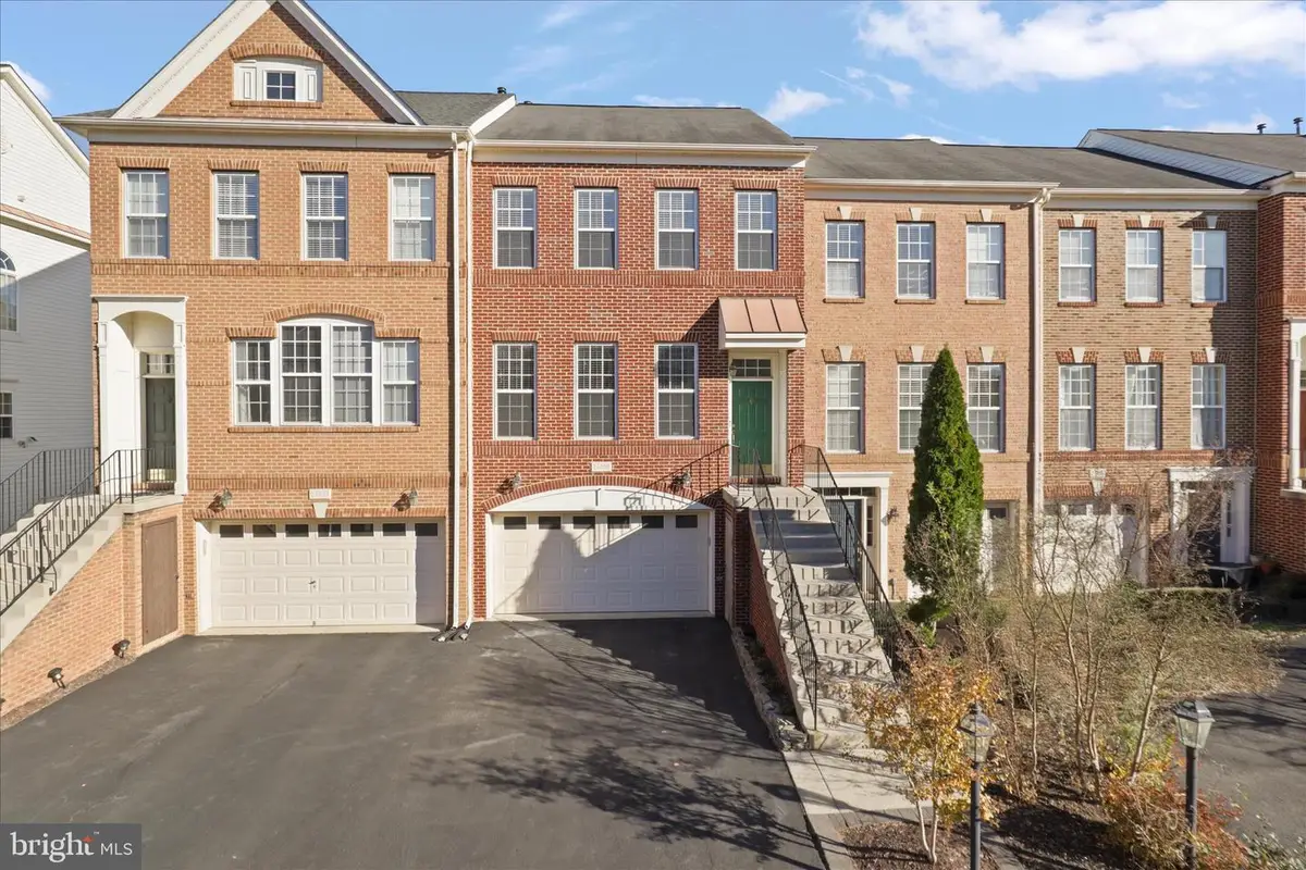 24686 Nettle Mill Sq, Aldie, VA 20105 - Image #1