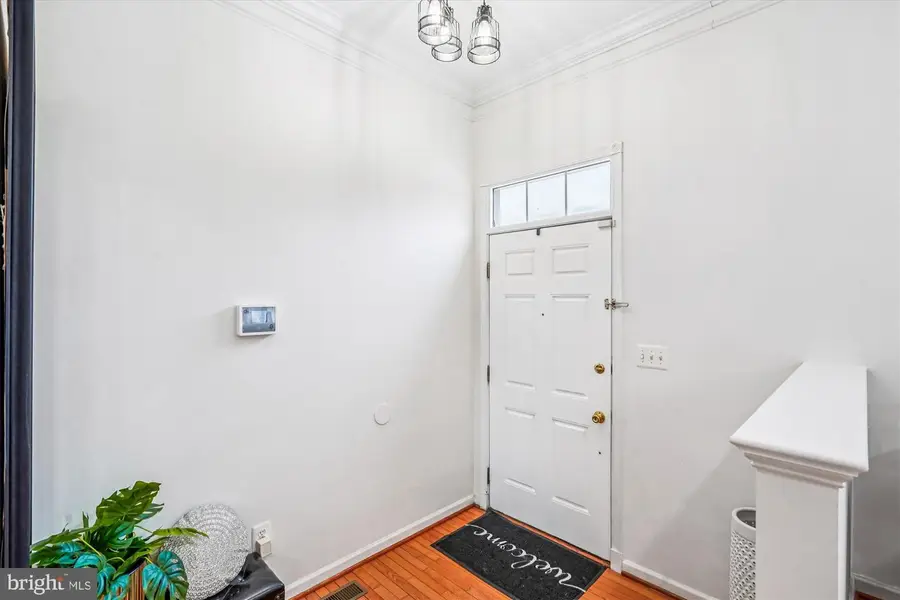 25830 Kirkwood Sq, Chantilly, VA 20152 - Image #2