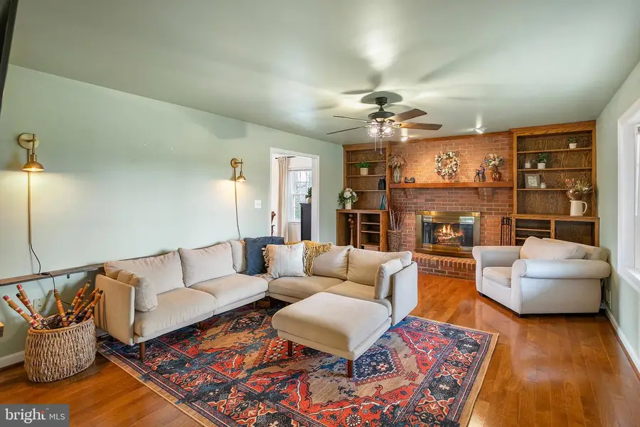 11946 Ropp Ln, Lovettsville, VA 20180 - Image #2