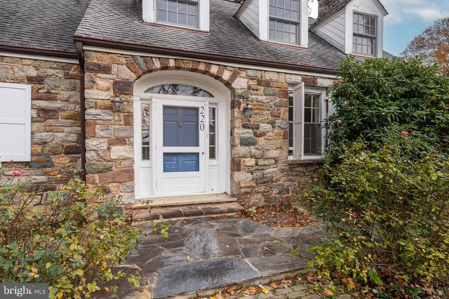 220 S 32nd St, Purcellville, VA 20132 - Image #2