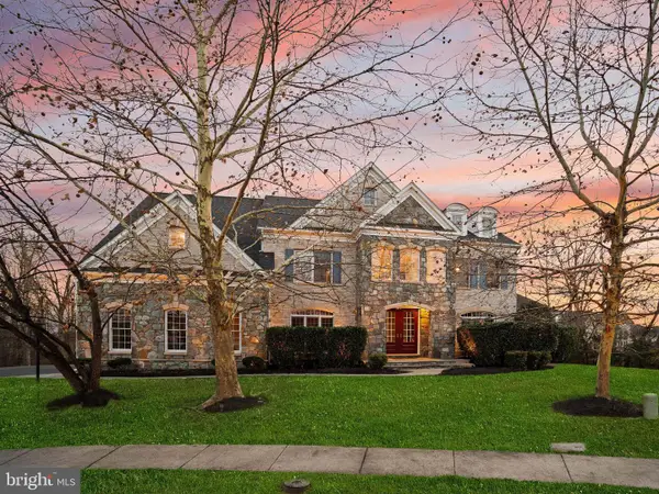 25729 Summerbank Ct, CHANTILLY, VA 20152