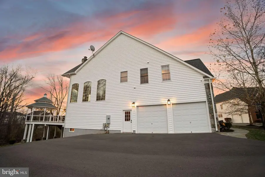 25729 Summerbank Ct, Chantilly, VA 20152 - Image #3