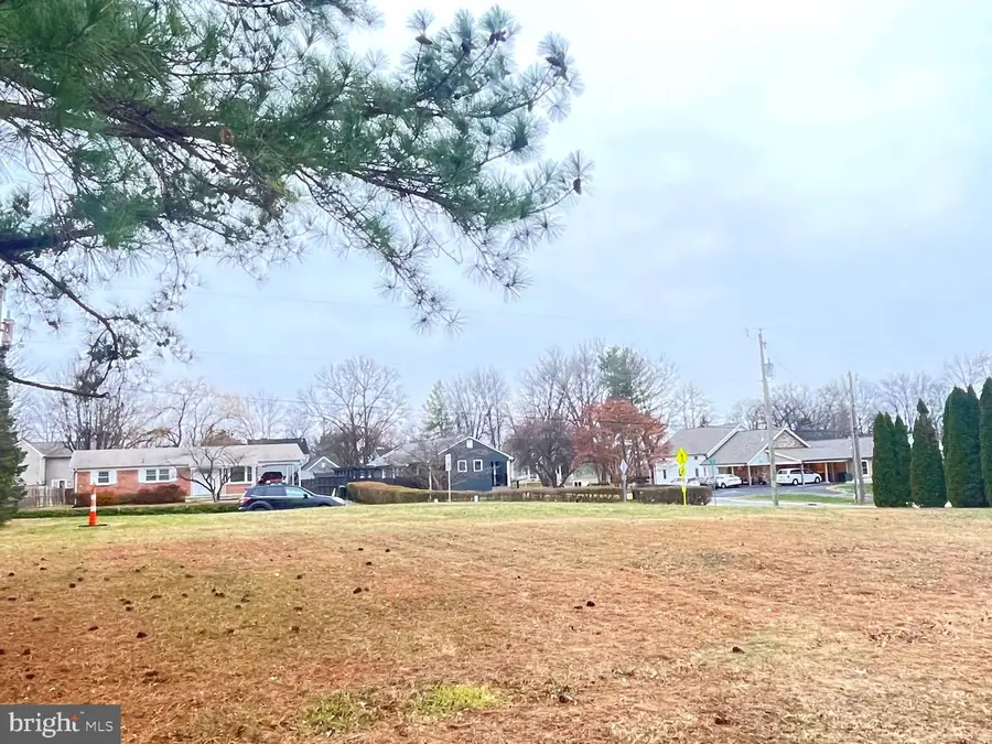 425 - 431 E E St, Purcellville, VA 20132 - Image #2