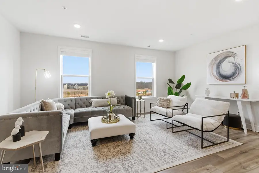 23669 Golden Embers Sq #303, Ashburn, VA 20148 - Image #2