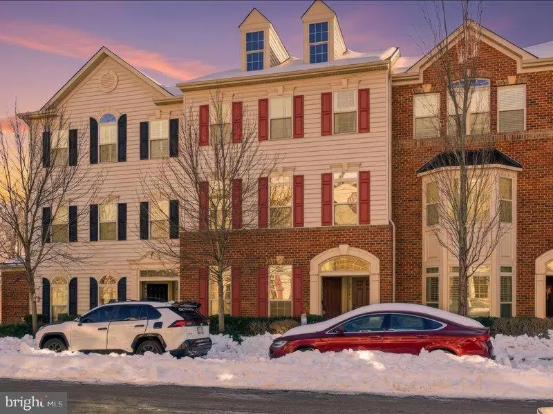 42143 Piebald Sq, Aldie, VA 20105 - Image #1