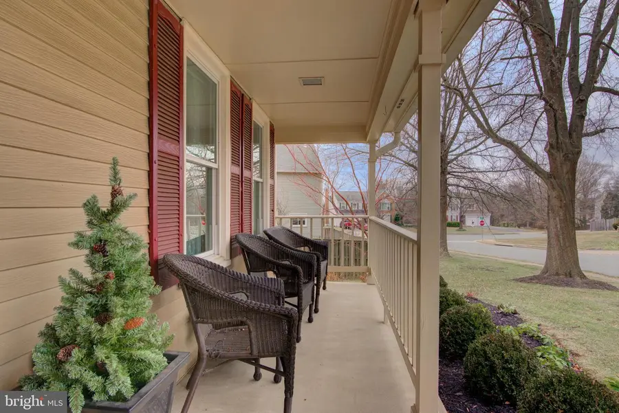 17372 Hilltop Dr, Purcellville, VA 20132 - Image #3