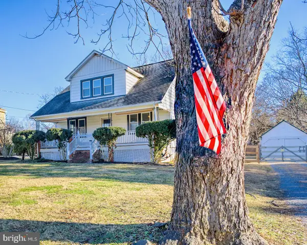 15 N Locust St, ROUND HILL, VA 20141