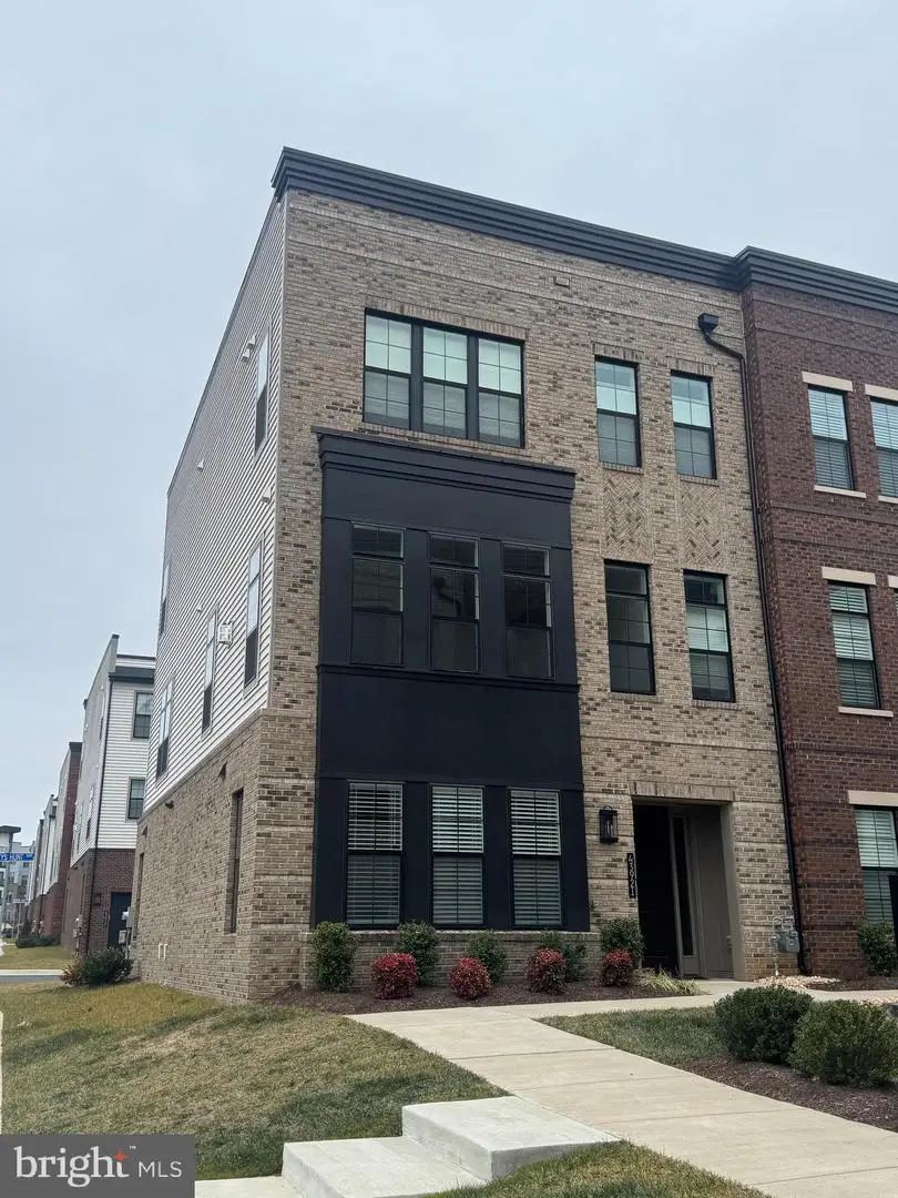 43921 Hurleys Hunt Ter, Ashburn, VA 20147 - Image #1