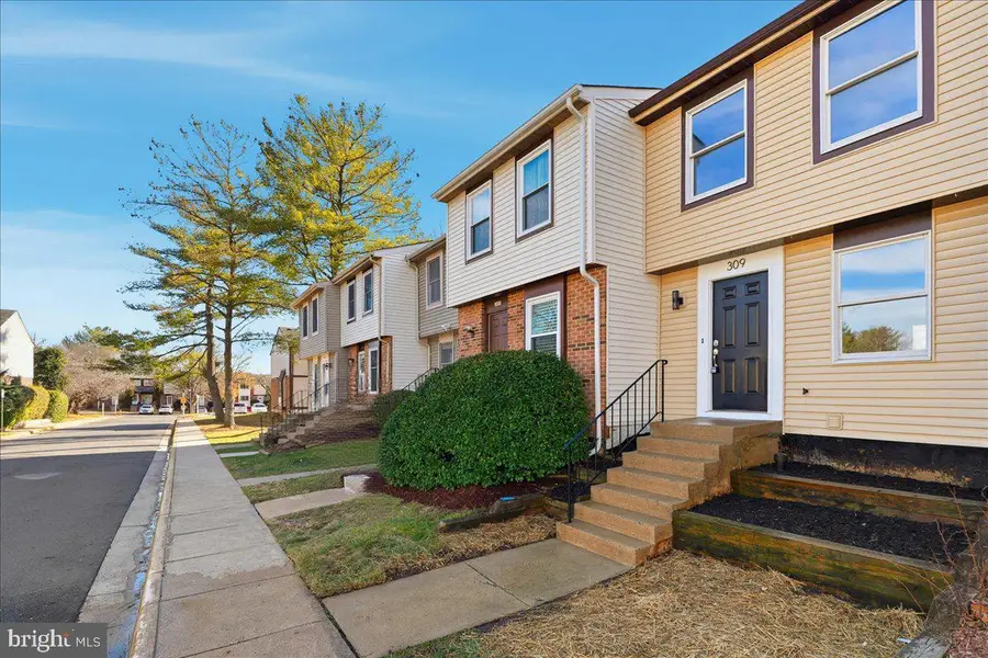 309 Brethour Ct, Sterling, VA 20164 - Image #2