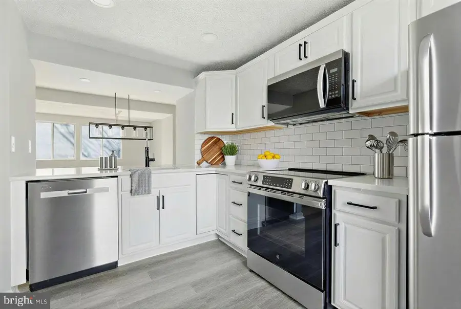 309 Brethour Ct, Sterling, VA 20164 - Image #3