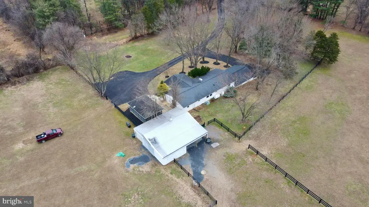 39362 Rickard Rd, Lovettsville, VA 20180 - Image #1