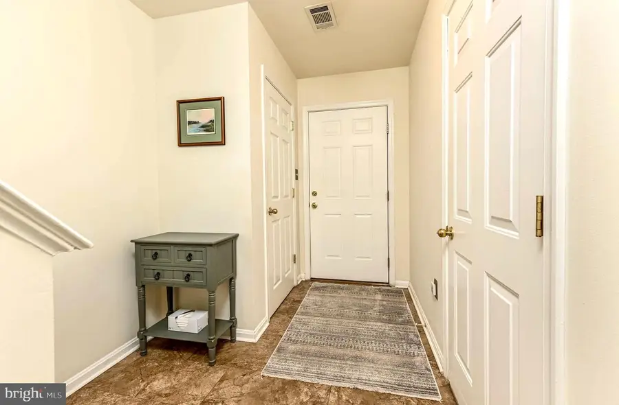 114 Hampshire Sq Sw, Leesburg, VA 20175 - Image #3