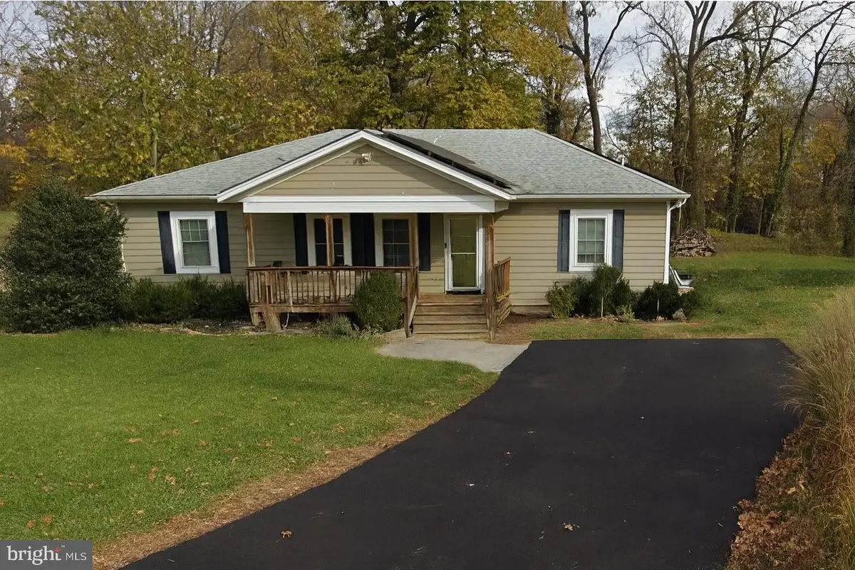 13 S Hughes St, Hamilton, VA 20158 - Image #1