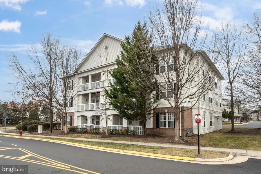 42531 Rockrose Sq #302, Brambleton, VA 20148 - Image #2