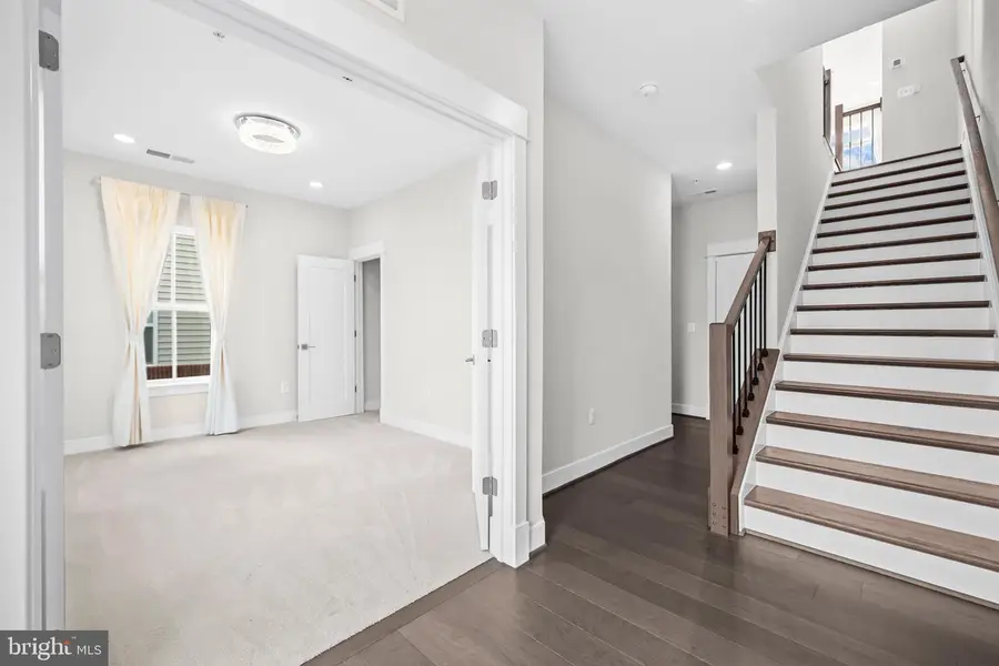 23158 Horseshoe Trail Square, Ashburn, VA 20148 - Image #2