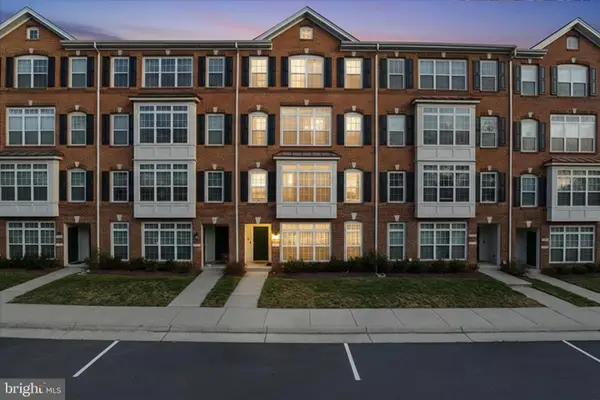 22768 Ferncrest Ter, BRAMBLETON, VA 20148