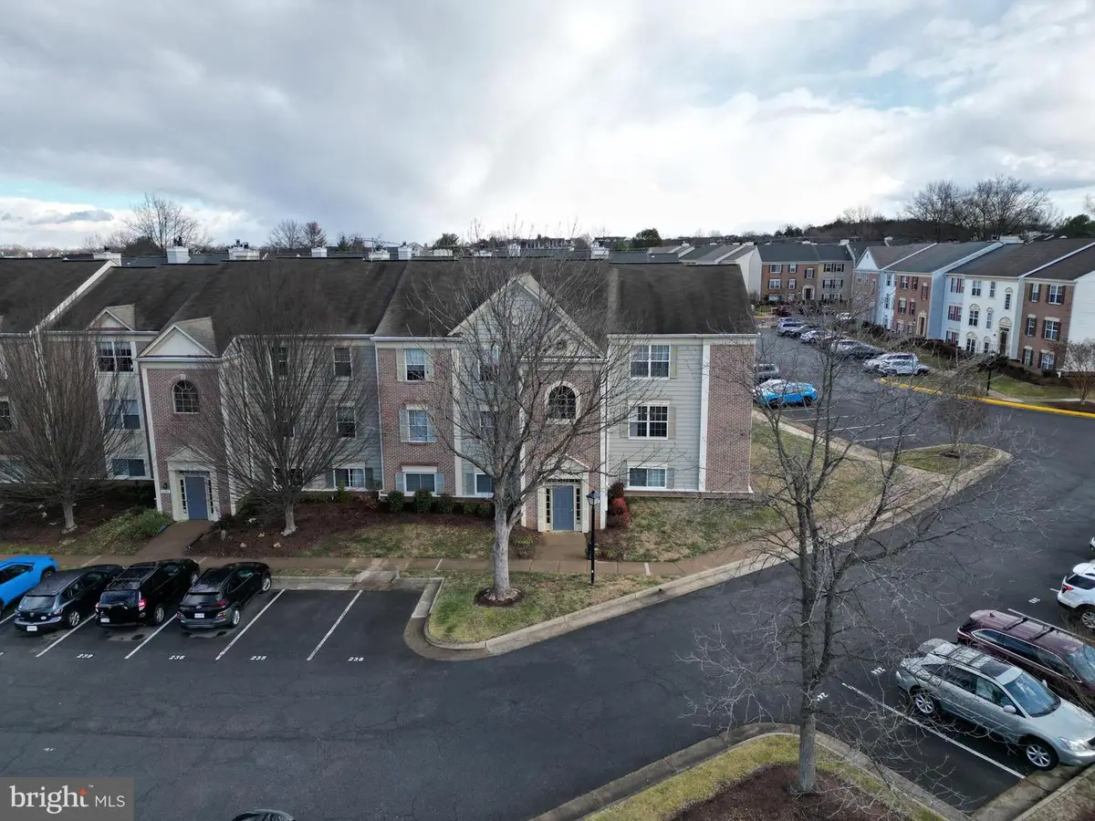 1123 Huntmaster Ter Ne #202, Leesburg, VA 20176 - Image #1
