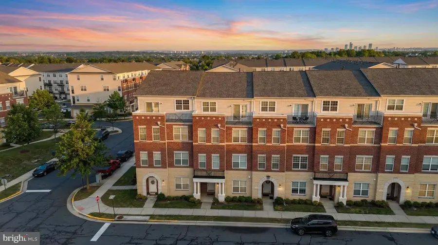 42575 Highgate Ter, Brambleton, VA 20148 - Image #2