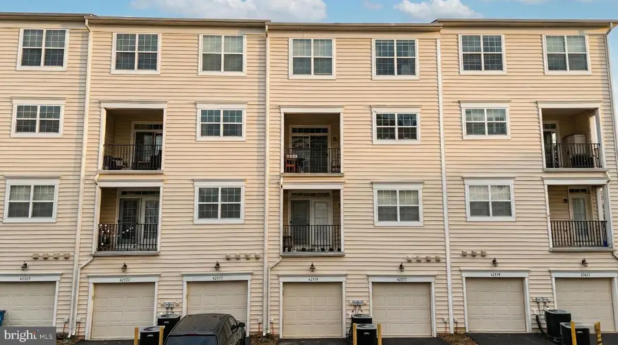 42575 Highgate Ter, Brambleton, VA 20148 - Image #3