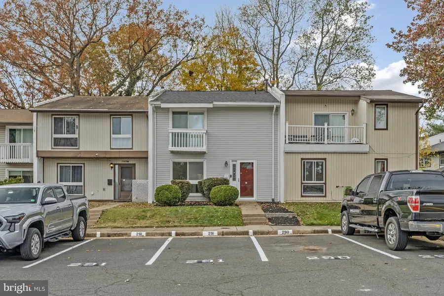 203 Greenfield Ct, Sterling, VA 20164 - Image #2