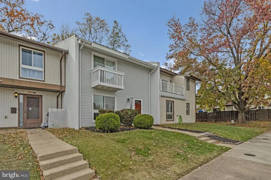 203 Greenfield Ct, Sterling, VA 20164 - Image #3