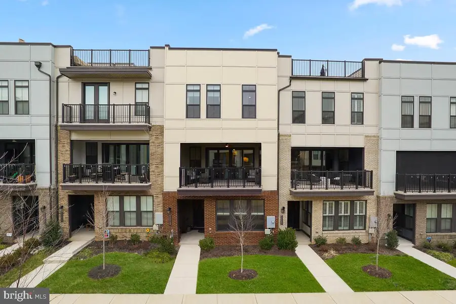 23049 Cottonwillow Sq, Brambleton, VA 20148 - Image #2