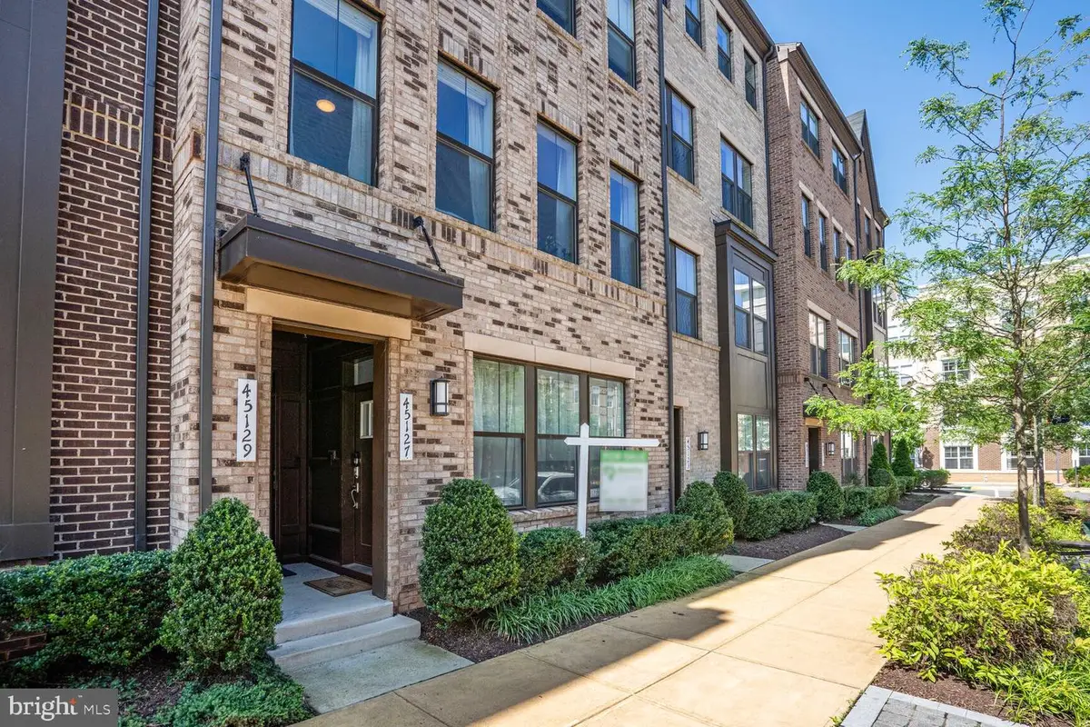 45127 Kincora Dr, Sterling, VA 20166 - Image #1